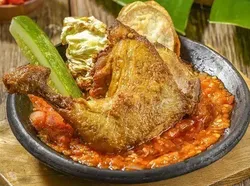 Huah! 5 Tempat Makan Ini Punya Racikan Sambal yang Pedasnya Bikin Jontor