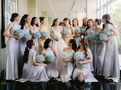 7 Potret Bridesmaid di Pernikahan Beby Tsabina, Mewah Bergaun Silver