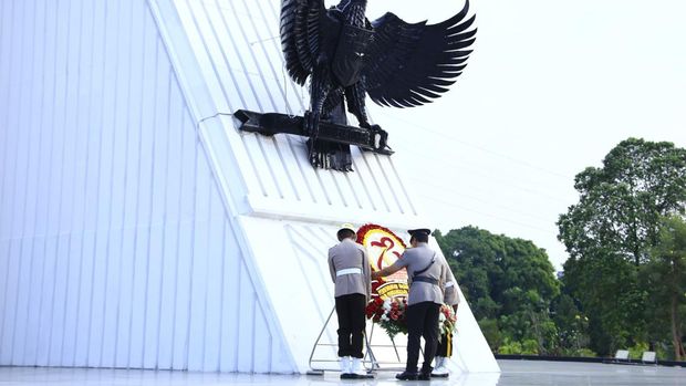 Jelang HUT Bhayangkara Ke-78, Jajaran Mabes Polri Ziarah ke TMP Kalibata (dok.ist)