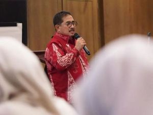 Kala Kepsek SMAN 8 Medan Tak Ikuti Kadis soal Siswi Viral Tinggal Kelas Kala Kepsek SMAN 8 Medan Tak Ikuti Kadis soal Siswi Viral Tinggal Kelas