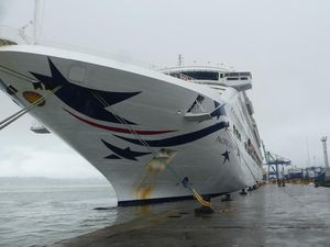 Potret Kapal Pesiar dari Australia Bersandar di Ambon Potret Kapal Pesiar dari Australia Bersandar di Ambon