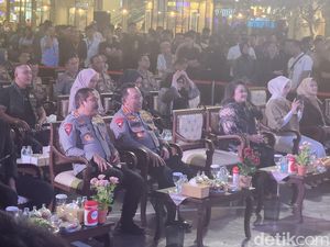 Kapolri Saksikan Grand Final Stand Up Comedy HUT Bhayangkara ke-78
