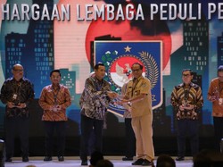 Ajak Masyarakat Melek Informasi, Kemendagri Raih Penghargaan dari KPI