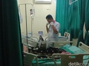 Pemuda Makan Paku di Indramayu gegara Bisikan Perempuan-Merasa Kebal