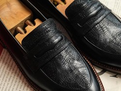 Kulit Ceker Ayam Disulap Jadi Sepatu, Omzetnya Tembus Ratusan Juta!