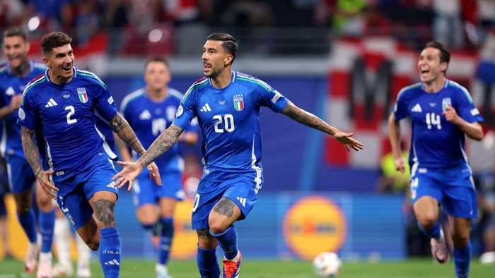 LEIPZIG, GERMANY - JUNE 24: Mattia Zaccagni of Italy celebrates scoring his teams first goal during the UEFA EURO 2024 group stage match between Croatia and Italy at Football Stadium Leipzig on June 24, 2024 in Leipzig, Germany. (Photo by Alex Pantling - UEFA/UEFA via Getty Images)