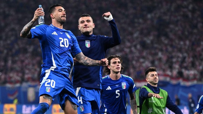 LEIPZIG, GERMANY - JUNE 24: Mattia Zaccagni of Italy celebrates at the end of the UEFA EURO 2024 group stage match between Croatia and Italy at Football Stadium Leipzig on June 24, 2024 in Leipzig, Germany. (Photo by Image Photo Agency/Getty Images)