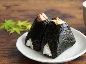 Sama-Sama Olahan Nasi Khas Jepang, Apa Bedanya Nigiri Vs Onigiri?