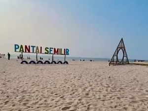Wisata Pantai Semilir di Tuban, Murah dan Bisa Camping