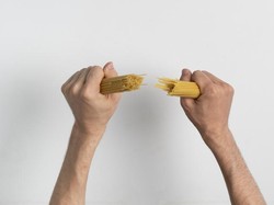 Saat Merebus Spaghetti Jangan Patahkan Spaghetti Jadi Dua, Ini Sebabnya