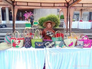 Pengrajin Anyaman Mansiang Turut Rasakan Manfaat Program PNM Mekaar