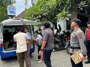 Diduga Terpengaruh Obat, WN Swiss Linglung di Kamar Vila Nusa Penida Diduga Terpengaruh Obat, WN Swiss Linglung di Kamar Vila Nusa Penida