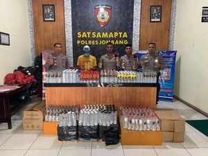Pengiriman 450 Botol Arak Bali ke Jombang Digagalkan