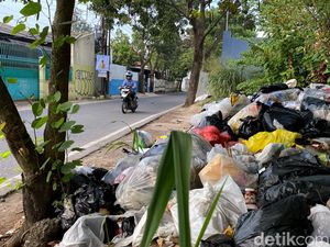 Bau! TPS Liar Muncul di Jalan Cimincrang Bandung