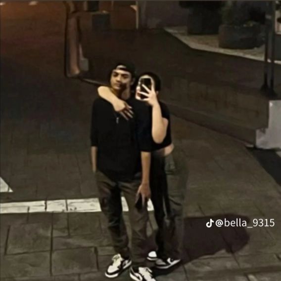 Vadel Badjideh dan Laura Meizani