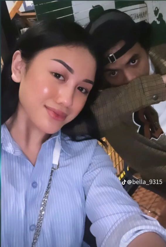Vadel Badjideh dan Laura Meizani