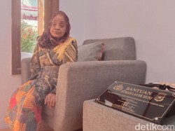 Senyum Warih Kini Tak Perlu Tidur Beralas Tikar Lagi