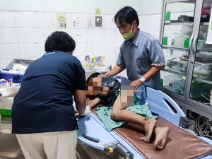 Paha Bocah di Gresik Tertancap Besi Fondasi Usai Jatuh dari Tumpukan Bata