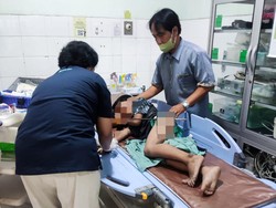 Paha Bocah di Gresik Tertancap Besi Fondasi Usai Jatuh dari Tumpukan Bata