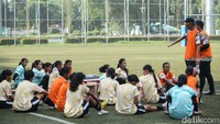 Sejumlah pemain Timnas Putri Indonesia melakukan latihan di Lapangan Rugby, Jakarta, Rabu (26/6/2024).