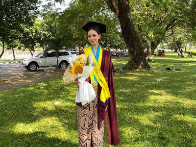 10 Foto Dea Rachma, Lulusan UGM Viral Jadi Petugas Kebersihan di Australia