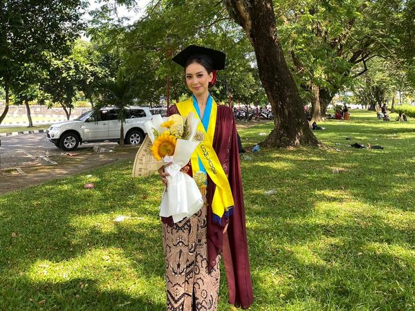 10 Foto Dea Rachma, Lulusan UGM Viral Jadi Petugas Kebersihan di Australia