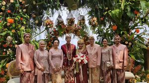 7 Foto Pernikahan Dhitya Putra Dokter Boyke, Dekorasinya Unik dan Asri