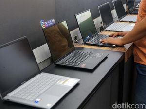 Dolar Menguat, Harga Laptop Terkerek Naik Dolar Menguat, Harga Laptop Terkerek Naik