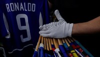 Bagi Brandao, itu adalah 6.101 cerita yang membantu menceritakan sedikit sejarah sepakbola. Brandao menyimpan kausnya di kantor klub kolektor yang dia dirikan di Sao Paulo.
