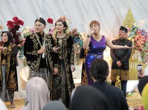 Irma Darmawangsa Totalitas Nyanyi di Acara Nikahan: Kita Menghargai Irma Darmawangsa Totalitas Nyanyi di Acara Nikahan: Kita Menghargai