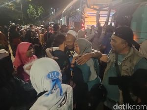 Haru dan Bahagia Menyambut Jemaah Haji Asal Sumedang