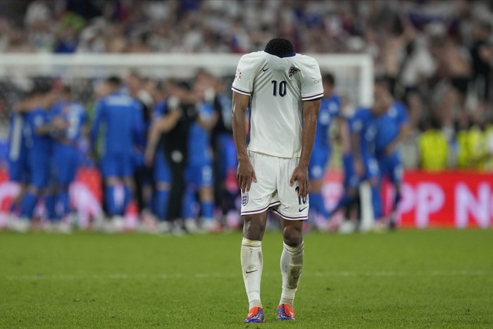 Englands Jude Bellingham reacts at the end of a Group C match against Slovenia at the Euro 2024 soccer tournament in Cologne, Germany, Tuesday, June 25, 2024. The match ended in a 0-0 draw. (AP Photo/Martin Meissner)