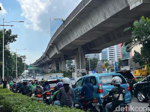 Ada Proyek Drainase, Jalan Prof Dr Satrio Jaksel Macet Panjang