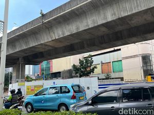 Proyek di Jl Prof Satrio Picu Macet, Pekerja Curhat Harus Kerja Lebih Pagi