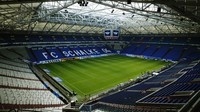 Arena AufSchalke, yang dibuka pada Agustus 2001, adalah rumah bagi juara Jerman tujuh kali dan pemenang Piala UEFA 1996/97, Schalke. Satdion ini memiliki atap yang bisa ditarik dan lapangan slide-out. Cristiano Ronaldo pernah memberikan momen yang tak terlupakan di sini untuk Portugal dalam kesuksesan shoot-out mereka atas Inggris di Piala Dunia 2006. (Jamie McDonald/Getty Images)