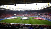 Stadion BVB Dortmund menjadi salah satu tempat paling terkenal di sepak bola dunia berkat stand Tembok Kuning yang terkenal. Stadion BVB Dortmund adalah salah satu arena terbesar di UEFA EURO 2024 dan telah menjadi tuan rumah serangkaian pertandingan Piala Dunia dan sepak bola Eropa, termasuk final Piala UEFA 2001 antara Liverpool dan Deportivo Alavés.
