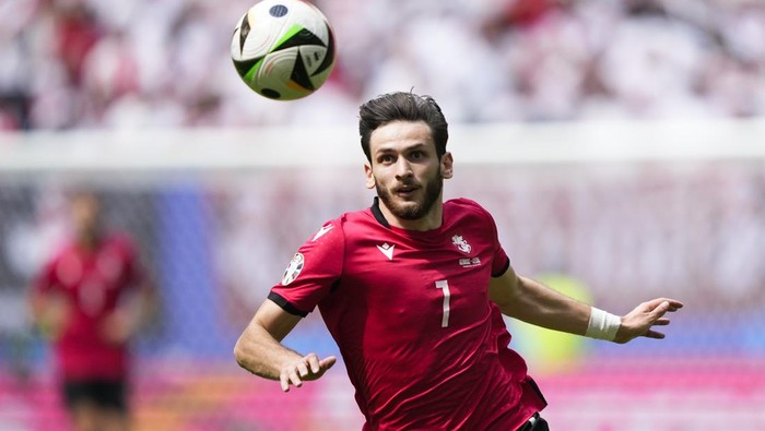 Georgias Khvicha Kvaratskhelia controls the ball during a Group F match between Georgia and the Czech Republic at the Euro 2024 soccer tournament in Hamburg, Germany, Saturday, June 22, 2024. (AP Photo/Ebrahim Noroozi)