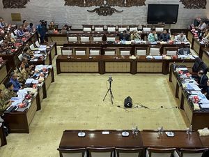 Legislator Ungkap Indikasi OJK Rugikan Negara Rp 400 M: Harus Dibawa ke Aparat