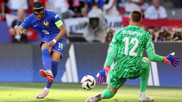 DORTMUND, GERMANY - JUNE 25: Kylian Mbappe of France takes a shot as Lukasz Skorupski of Poland attempts to make the save during the UEFA EURO 2024 group stage match between France and Poland at Football Stadium Dortmund on June 25, 2024 in Dortmund, Germany. (Photo by Matt McNulty - UEFA/UEFA via Getty Images)