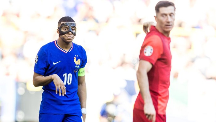 Kylian Mbappe and Robert Lewandowski are playing during the France vs. Poland match in Dortmund, Germany, on June 25, 2024. (Photo by Foto Olimpik/NurPhoto via Getty Images)