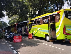 Viral Jukir Liar Getok Tarif Parkir Bus di Istiqlal, Jukir Resmi: Itu Preman