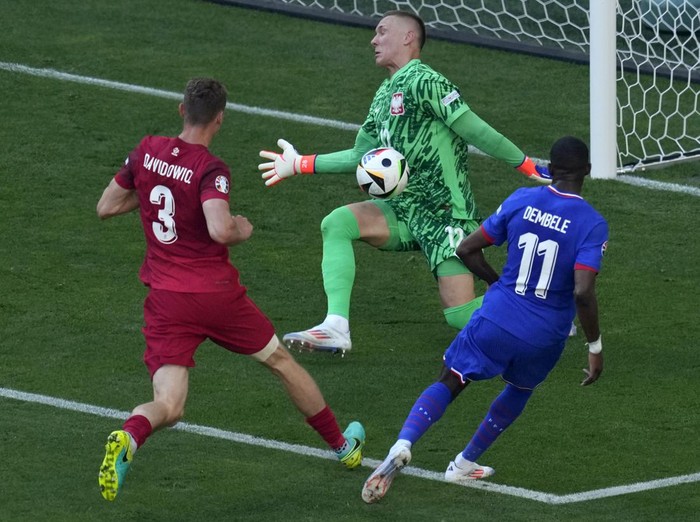 Ousmane Dembele of France tries to beat Poland's goalkeeper Lukasz Skorupski during a Group D match between the France and Poland at the Euro 2024 soccer tournament in Dortmund, Germany, Tuesday, June 25, 2024. (AP Photo/Themba Hadebe)