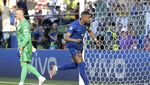 Foto: Aksi Lukasz Skorupski Bikin Prancis Gigit Jari Gagal Juara Grup