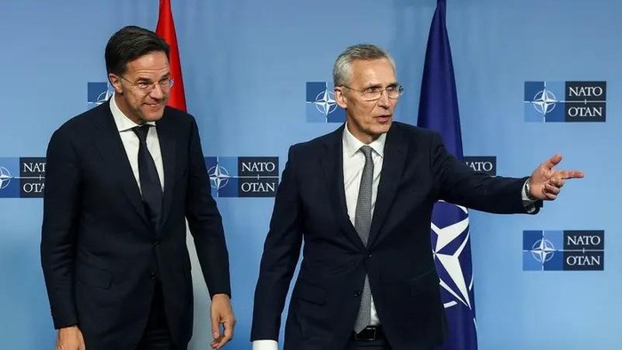 Mark Rutte (kiri) akan mengambil alih Jens Stoltenberg yang hendak menyelesaikan masa jabatannya selaku Sekjen NATO pada Oktober mendatang Dutch Prime Minister Mark Rutte and NATO Secretary-General Jens Stoltenberg meet, at the Alliances headquarters in Brussels, Belgium April 17, 2024. (Reuters)