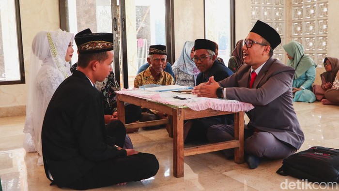 Meki ketika menampilkan sosialisasi judi online ketika pernikahan di Ponorogo. Meki ketika menampilkan sosialisasi judi online ketika pernikahan di Ponorogo.