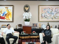 Momen Luhut Lobi Sri Mulyani, Makan Nasi Padang Bareng