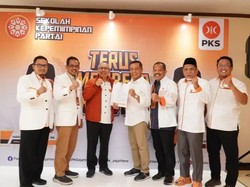 Aji Man Kantongi SK PKS untuk Maju di Pilwalkot Bima 2024