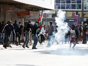 Mencekam! Aksi Unjuk Rasa Tuntut Presiden Kenya Mundur Ricuh Mencekam! Aksi Unjuk Rasa Tuntut Presiden Kenya Mundur Ricuh