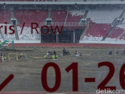 Pengerjaan rumput di Field of Play (FOP) lapangan pun dapat menyesuaikan dengan iklim dan cuaca di Jakarta.