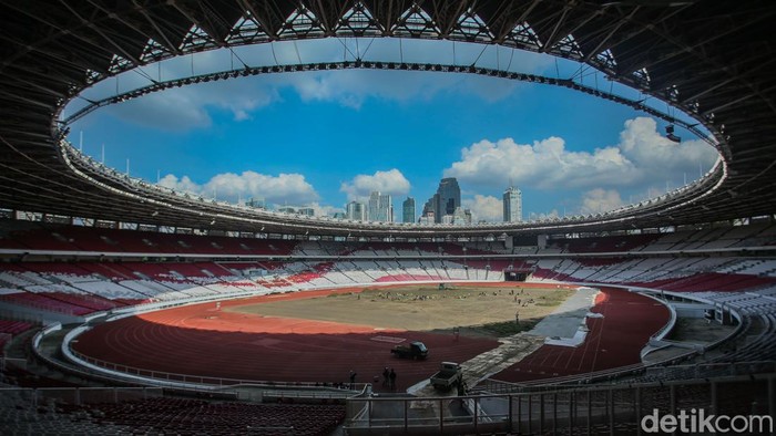 Revitalisasi Rumput SUGBK Dimulai Revitalisasi Rumput SUGBK Dimulai